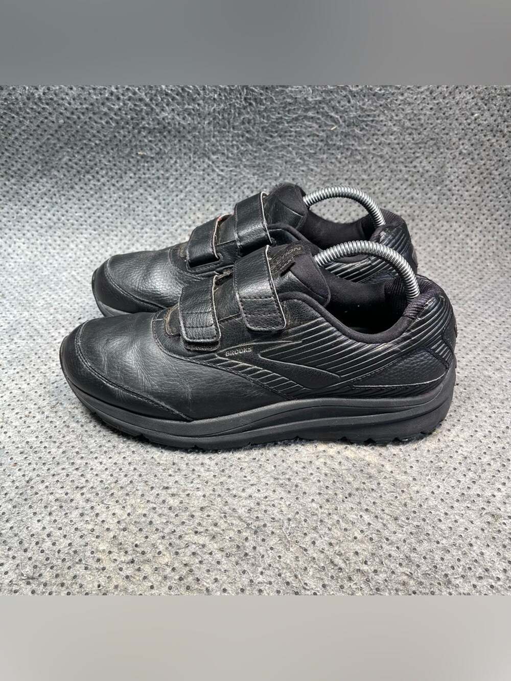 Brooks Addiction Black Walking Shoes Size 9.5 Women’s